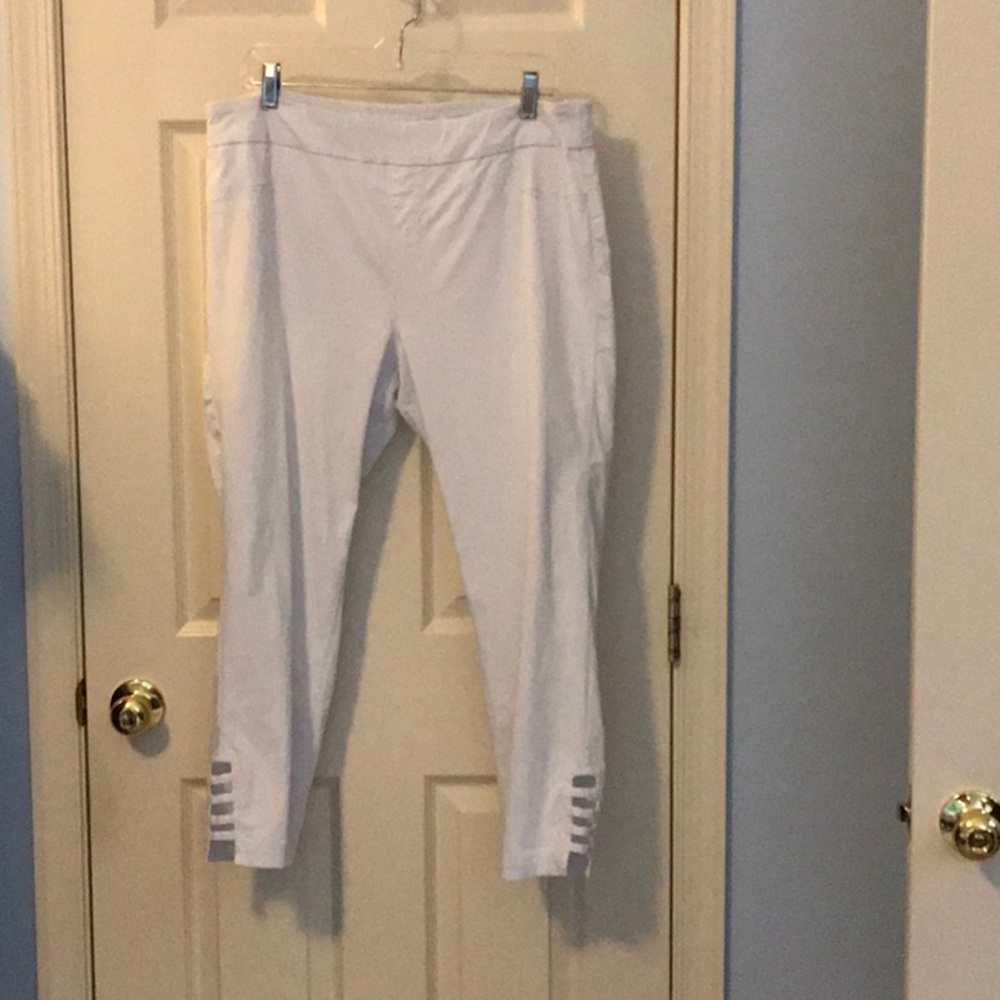 White soft surroundings ankle length pants, PXL